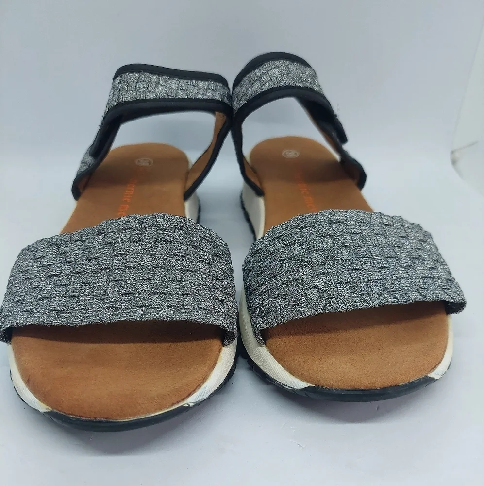 Bernie Mev New York Tara Bay Pewter Gray Stretchy Sandals Womens Size 39 US 8